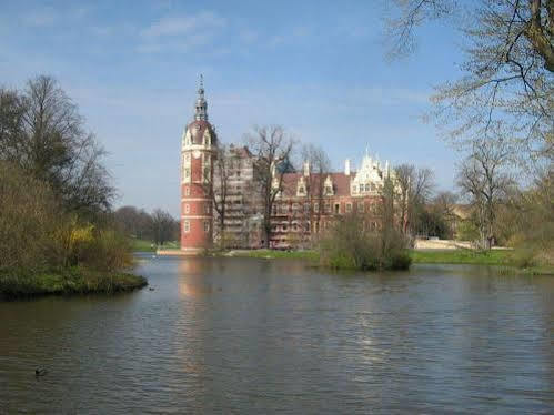Am Schlossbrunnen Bad Muskau Bagian luar foto